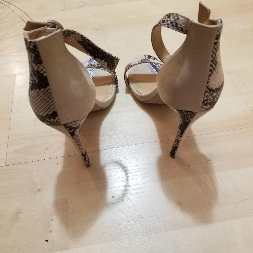 Shoe - Picture 4 of 7